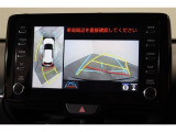 パノラミックビューモニター付きです。車両を上から見たような映像をディスプレイオーディオ画面に表示。運転席からの目視だけでは見にくい、車両周辺の状況をリアルタイムでしっかり確認できます。