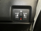 両側電動スライドドア
