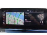 クルマの頭脳ともいえる、管理システム、iDrive。ナビだけではなく、オーディオ操作や車両情報の表示などをコントロールできます。便利さと安全性の向上にも繋がっています。