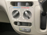 寒い冬も暑い夏も全席に快適な空調を届けてくれる、ダイヤル式エアコンを装備♪