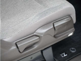 ◆シートハイトアジャスター◆運転席を上下に高さ調節ができます!運転ポジションを体格に合わせてシート調整できます。