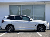 オリジナル・サービスもついたBMW自動車保険も取り扱っております。BMW自動車保険にご加入いただくと、万一のトラブルを24時間365日サポートするエマージェンシー・サービスの〈プレミアム〉をご利用いただけます。