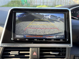 便利なバックカメラ付きで、車庫入れも安心。