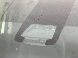 【トヨタセーフティセンス】走行中に前方の車両等を認識し、衝突しそうな時は警報とブレーキで衝突回避と被害軽減をアシスト。より安全にドライブをお楽しみいただけます。