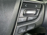 ステアリングスイッチ付き。前方から目を離すことなく操作することが可能です。