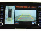 専用のカメラにより、上から見下ろしたような視点で360度クルマの周囲を確認することができます☆縦列駐車や幅寄せ時に活躍してくれます