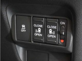 ◆両側電動スライドドア◆狭い駐車場でも乗り降りが楽々♪お子様が隣の車にドアを当ててしまう心配もございません!小さなお子様連れの方もこれで安心。