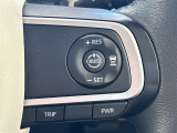 【 レーダークルーズコントロール 】先行車が停止した時は自車も停止して停止状態を保持、先行車が発進した時はドライバー操作により発進し、追従走行を再開します。