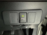 コーナーセンサーを車の前後に装備。障害物までの距離に応じて警告音を変えてお知らせ。縦列駐車時や駐車場・車庫などでの取り回しをサポートします。詳細は販売店スタッフまでおたずねください。