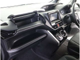 助手席目線です!足元が広くストレスの少ない車内空間を過ごすことができます!