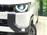 【LEDヘッドライト】悪天候や夜間走行時も良好な視界を確保し安心して運転できる高輝度LEDヘッドライトを装備!点灯速度が早く、消費電力も抑えられています。