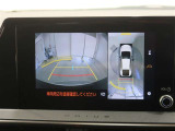 パノラミックビューモニター付きです。車両を上から見たような映像をディスプレイオーディオ画面に表示。運転席からの目視だけでは見にくい、車両周辺の状況をリアルタイムでしっかり確認できます。