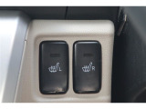 運転席と助手席にシートヒーターが付いています。