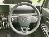 インテリアに合わせたデザインのステアリングは、運転される方のことも考え、運転しやすい形状、大きさです。是非一度、実際に触ってお確かめください。