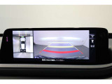 後方の資格を広角カメラでしっかりカバー。ガイドライン表示付きでバック駐車や車庫入れもスムーズ!