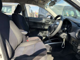 運転席シート廻りは使用感も少なく、良好な状態となっています。前オーナー様が丁寧に使っていたことがよくわかりますね。
