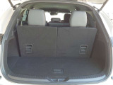 【広々トランクルーム】車体に対してスペースは広めに作ってあります。また、背もたれを倒すとより多くの荷物を乗せることができます。