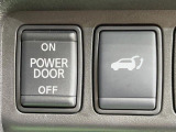 【パワーバックドア】スマートキーや運転席のボタンを押すだけでリアゲートが自動で開閉します!荷物を持っている時や、高い位置にあるバックドアを閉める際に便利な機能です♪