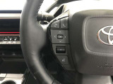 ステアリングスイッチ付き。前方から目を離すことなく操作することが可能です。