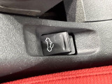 アクティブルーフトップは、ダイハツのコペンに採用されている電動開閉式ルーフです。開閉スイッチを引き続けると自動でルーフが開き、約20秒でフルオープン状態になります。