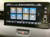 USBやAM、テレビなどの項目が画面上に整理され、音源や各種設定を選びやすいメニューです。文字とアイコンで内容を確認しながら、目的の項目へアクセスできます。