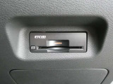ETC付 料金所もスムーズに通れ、割引料金の適用もあります。ビルトインできれいに収まっており、見た目もスマートです。