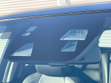 【i-ACTIVESENSE】走行中に前方の車両等を認識し、衝突しそうな時は警報とブレーキで衝突回避と被害軽減をアシスト。より安全にドライブをお楽しみいただけます。