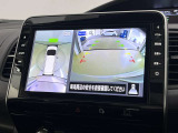 アラウンドビューモニターで車を上空から見下ろしているような映像を映し出します。周囲の状況がひと目でわかります!
