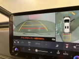 レクサスのお車はすべてバックモニターを標準装備。駐車時のご不安を解消する、パノラミックビューモニターも装備しています。