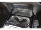 ドリンクホルダー前にあるQiでのワイヤレス充電が可能です!