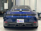 911らしいワイドなスタンスとスポーティーなデザインが印象的なリアビューです。