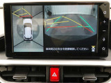 パノラミックビューモニター付きです。車両を上から見たような映像をディスプレイオーディオ画面に表示。運転席からの目視だけでは見にくい、車両周辺の状況をリアルタイムでしっかり確認できます。