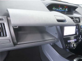 使いやすさを考えた収納スペースを車内にバランス良く配置。よく使う小物を手の届きやすい場所にしまえるため、運転中も快適です。毎日の通勤やお出かけで、その便利さを実感できます。