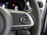 ステアリングスイッチ付き。前方から目を離すことなく操作することが可能です。
