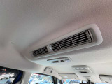 後席シーリングファンで車内の空気をかき混ぜちゃいます!また、プラズマクラスターイオン発生機能付き!