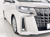 フォグランプ装着車です。暗い夜道の車両前方を明るく照らします