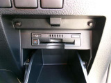 ETC車載器を装備しています。高速道路の料金所もストレスなく通行できます。すっきりとしたビルトインタイプですよ。
