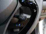 レーダークルーズコントロール(全車速追従機能付)付きです。車速に応じて追従支援してくれるので、ロングドライブも快適です。詳細は販売店スタッフまでおたずねください。
