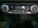 操作性の良い、オートエアコンです。運転席、助手席シートヒーター装備されています。寒い、冬も安心です。