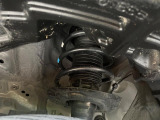 お車を安心してお乗りいただく為には、足回りの定期点検が欠かせません。サービスサポート(有償保証)では無料点検もご提供しており、安心のカーライフをお過ごしいただけるサポート体制が整っています。