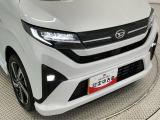 ヘッドライトには目立つくすみも無くクリアに仕上がっております。ポリッシャーでのみがきの工程を取り、ツヤのあるキレイな状態へ。