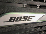 【BOSEサウンドシステム】メーカーオプションの高品位サウンドシステムを搭載。専用のチューニングが施された大小様々なスピーカーから良質なサウンドが奏でられ、臨場感あふれる音響空間を演出します。