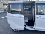 支払総額をお支払い頂ければ、それ以外の費用は掛かりませんので、ご安心下さい。陸送や希望ナンバーなどお客様の要望に基づくオプション等の費用は別途必要となります。詳細に関してはお問い合せください。