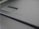 ◆助手席エアバッグ◆SRSエアバッグは、シートベルトだけでは防ぎきれない衝突時の衝撃から乗員を守るための安全装置。衝突時に瞬時に膨らみ、頭部や胸部がダッシュボードに直接衝突するのを防ぎます。