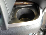 運転席ドリンクホルダーで室内スッキリ♪