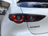 シャープなデザインのテールランプです。