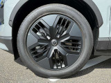 5スポーク・エアロ・アルミホイール7.5Jx19インチマットグラファイト/マットブラック 235/50R19サイズのグッドイヤーを装着