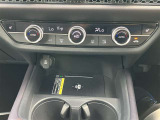 オートエアコンは、気温を設定すれば自動調整。車内をいつでも快適空間にしてくれます♪