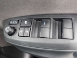 運転席からも操作可能な全席パワーウィンドウが装備されています。