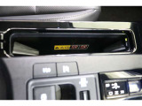 横置きにすることで使いやすさとスペース効率を高めた【置くだけ充電】を備えています。スマートフォンやiPhoneをワイヤレスで充電します。